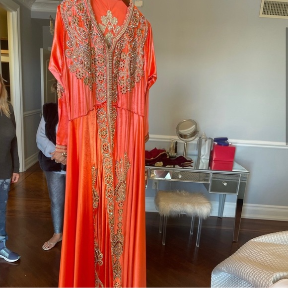 2 kaftans - Picture 2 of 2